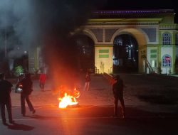 Menolak Kenaikan BBM, HMI Cabang Parepare Kembali Melakukan Aksi Pada Malam Hari