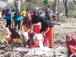 Peringati WCD, Komunitas di Majene Bersihkan Sampah di Pantai Barane