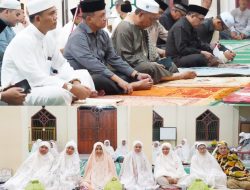 Bupati Majene bersama Ketua TP PKK Hadiri Peringatan Isra Mi’Rraj di Labuang