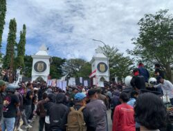 Ingin Bertemu dengan Gubernur Sulbar, Warga Mendesak untuk Mencabut Izin Tambang Pasir di Mamuju Berujung Tindakan Represi