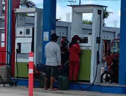 ‎Warga Soroti Pelayanan SPBU Pertamina Sumarorong yang Dahulukan Pengisian Jeriken  ‎