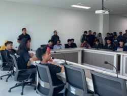 Gelombang Protes Mahasiswa Mengguncang DPRD Sulbar: Pengawasan Mandek, Proyek Urekang–Mambi Kian Buram